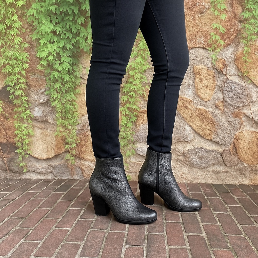 RAG & BONE Classic Italian Newbury Crinkle Lambskin Leather Booties, 38.5 - Picture 2 of 16